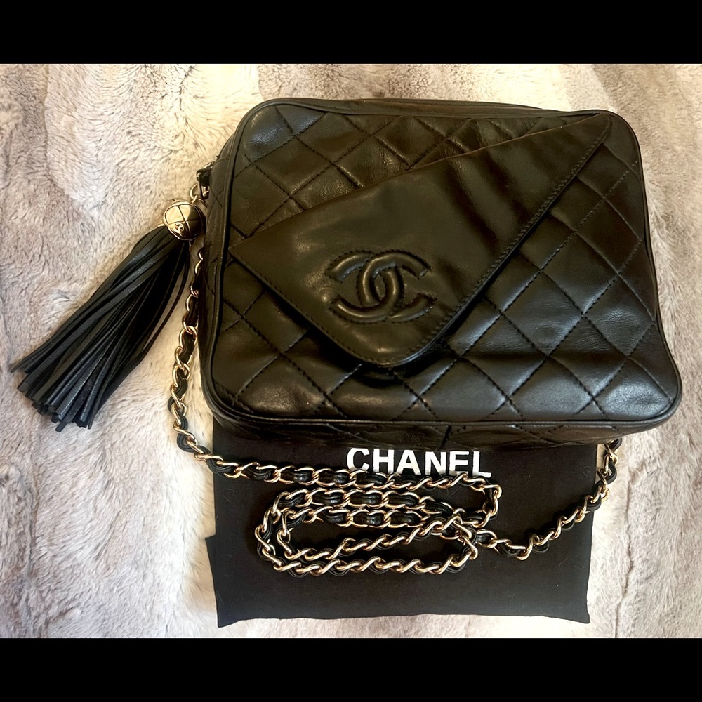 Authentic Chanel Vintage CC Tassel Diamond Camera Bag in Black.